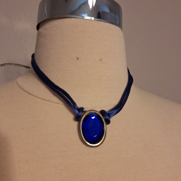 Hot Topic Royal Blue Pendant Necklace Sailor Moon - Picture 1 of 4